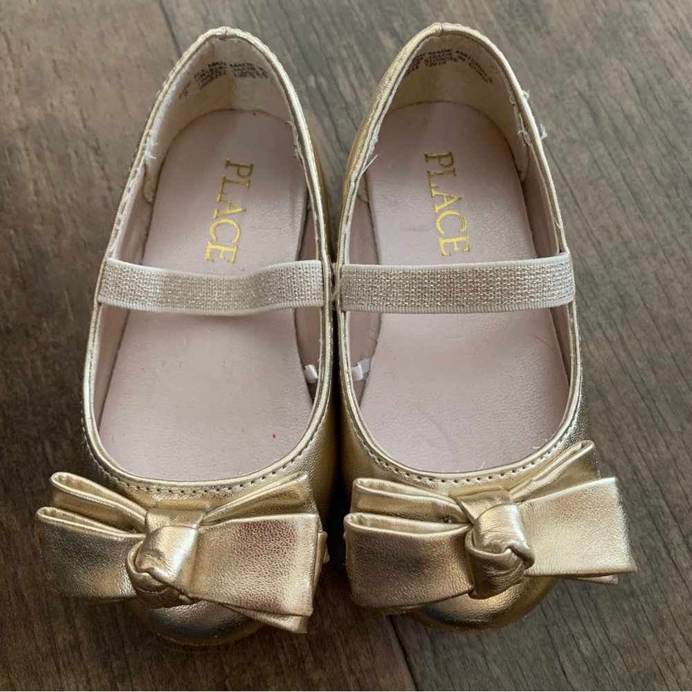 The children’s place gold bow flat